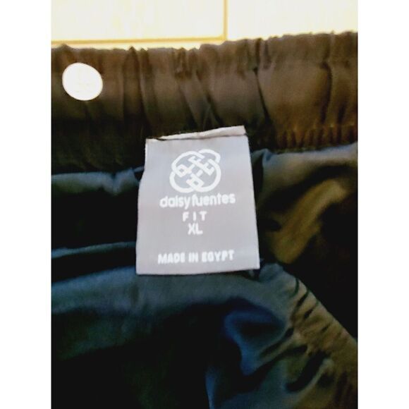 Daisey Fuentes Fit XL Black Gym Shorts Women's Black Gray‎ Retro Look NWT - Picture 5 of 6